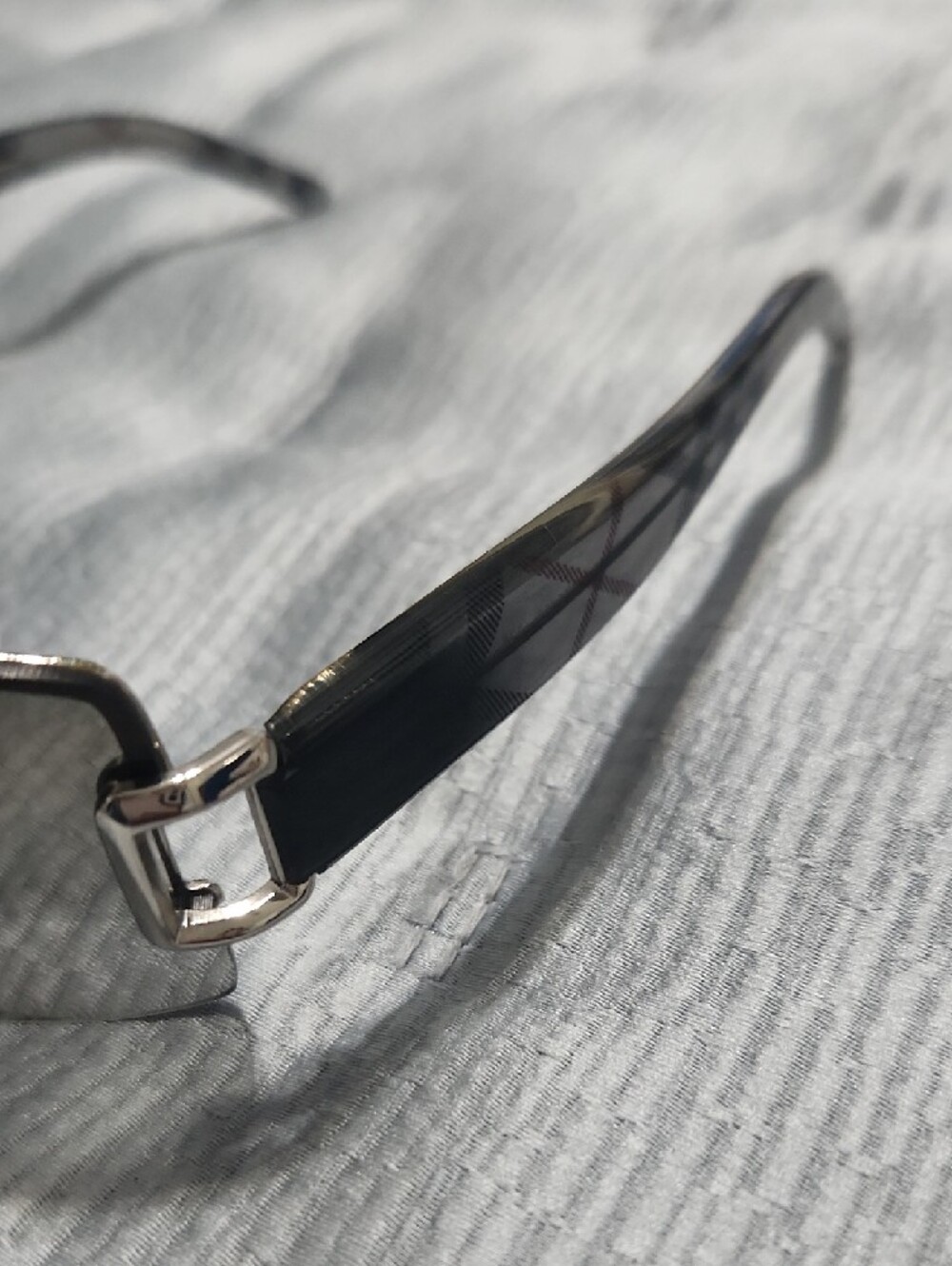 Burberry Plaid Frame Sunglasses Temple - Picture 3 of 6